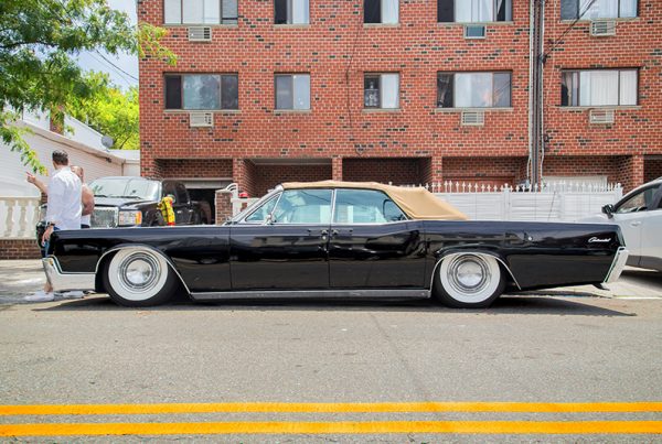 why-the-lincoln-continental-is-still-a-fan-favourite